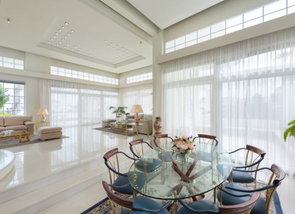 city mansion dining room